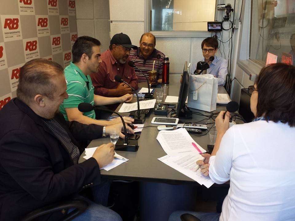 Programa Boca no Trombone do sábado (05) teve a participação do senador gaúcho Paulo Paim (PT). Perdeu? Aqui você pode escutar o programa. 